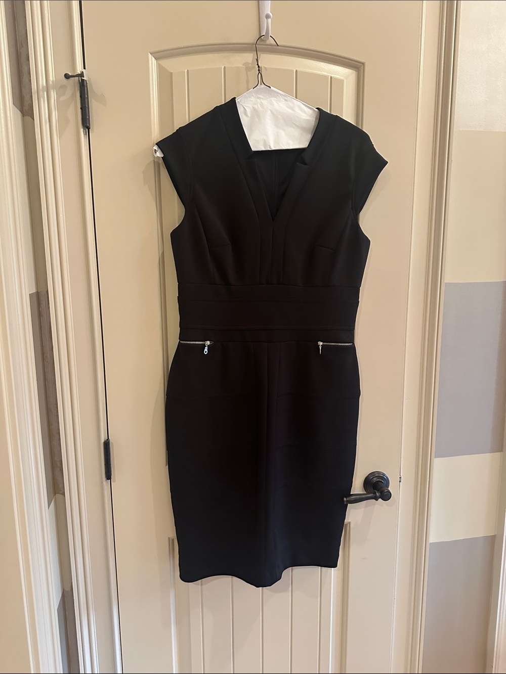 Black Cap-Sleeve Sheath Dress - Classic Workwear